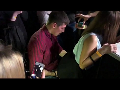 ❤️ Sesso reale in un nightclub russo. Ragazza russa di 18 anni nell'ano e nella vagina scopata in un nightclub Porno fatto in casaal it.yespornpics.ru ❤️